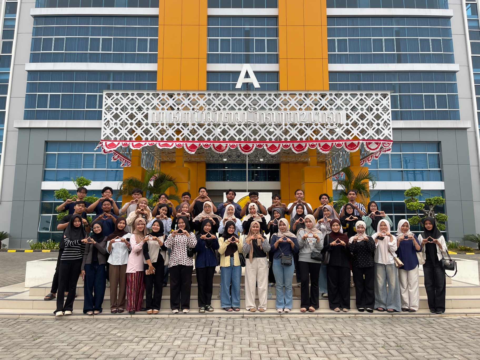 GenBI Talent Class: Sing In Harmony GenBI Komisariat Unikal Asah Potensi Lewat Latihan Paduan Suara